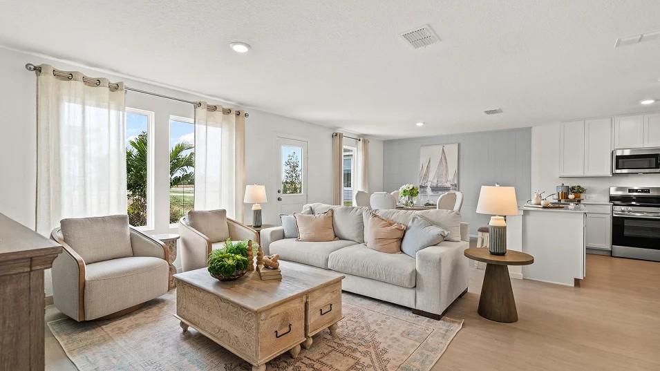 Haines City Grand Family Residence — long-term rental — gallery photo 4