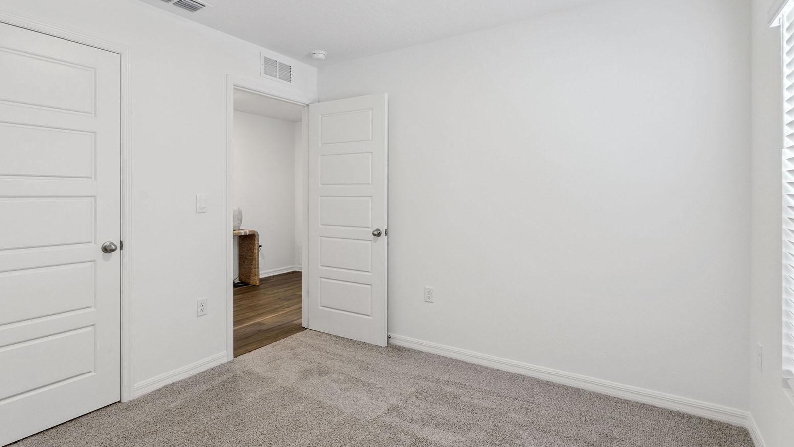 Winter Haven Five Bedroom Residence — long-term rental — gallery photo 25