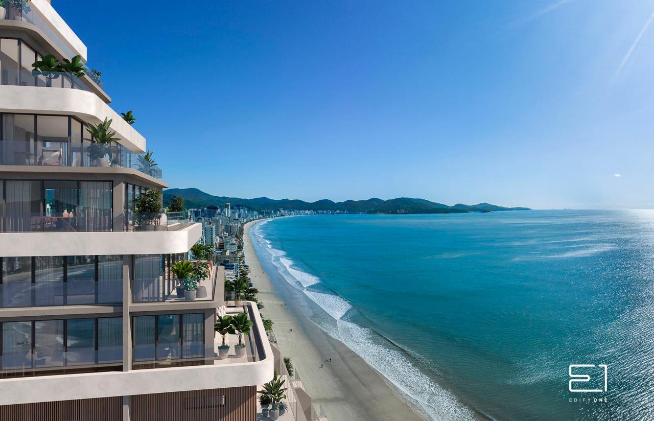 Residência Frente Mar de Alto Padrão em Meia Praia — gallery photo 28